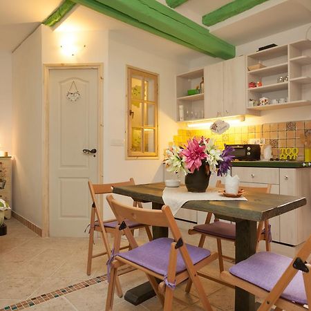 Studio With Garden In Ровінь Екстер'єр фото