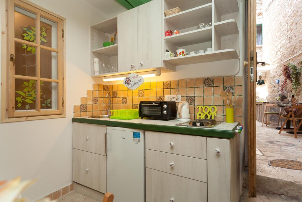 Studio With Garden In Ровінь Екстер'єр фото