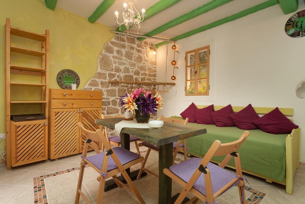 Studio With Garden In Ровінь Екстер'єр фото